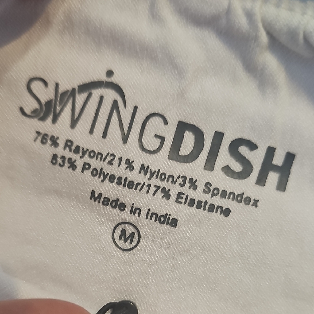 Swingdish Women's Pink and White Golf Shorts NWT Sz Medium - Picture 4 of 7
